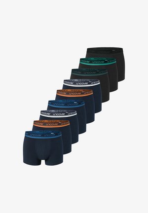 Ni par boksershorts til mænd i forskellige nuancer af mørkeblå og sort, med elastiske linninger, der har forskellige farvede accenter og logoer.