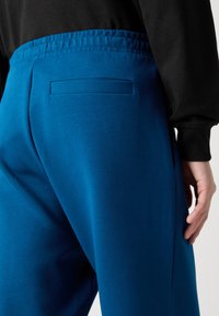 BOSS HADIKO - Spodnji deli trenirk - open blue