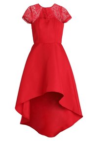 Röd hög-låg klänning med en spetströja med korta ärmar och en slät, flödande kjol. Tyget är enhetligt och välskräddat.