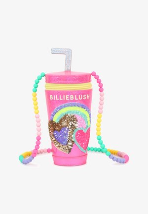 Sac en forme de gobelet rose pailleté avec des motifs de cœur et un arc-en-ciel en sequins, orné d'une paille scintillante et d'une bandoulière en perles colorées.