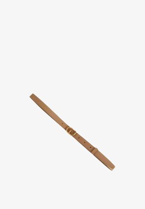 Cintura in pelle colorata cuoio con profilo sottile, dotata di una fibbia decorativa color oro e di più fori per la regolazione della misura lungo tutta la lunghezza.