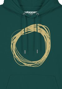 Türkise Kapuzenjacke mit einem großen goldenen kreisförmigen Design, Metallspitzen an den Kordeln und einer vorderen Kängurutasche. Glatte, Baumwollmischung-Textur.