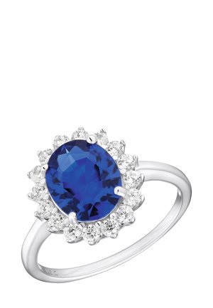 Ovale blaue Edelsteinring aus Silber, umgeben von kleineren runden klaren Steinen, mit einem glatten Band und poliertem Finish.