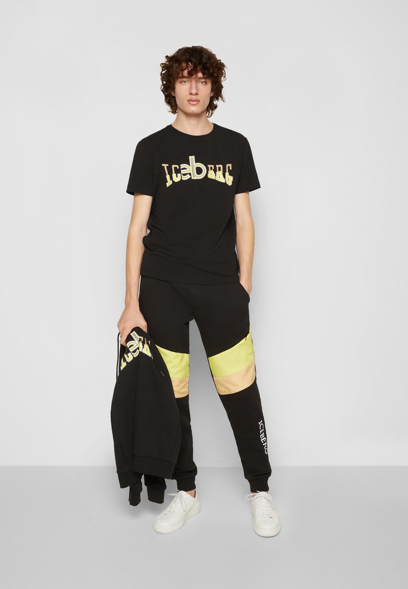 Herren T-shirts & Polos | Iceberg T-Shirt print nero/schwarz - UV15593 Herren T-shirts & Polos | Iceberg T-Shirt print nero/schwarz - UV15593