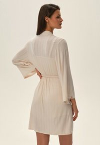 ESOTIQ JENIUS piaskowy