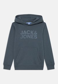 Haut à capuche gris en matériau doux, avec une poche avant, des manches à bords-côtes et le texte "JACK & JONES" affiché de manière bien visible sur la poitrine.