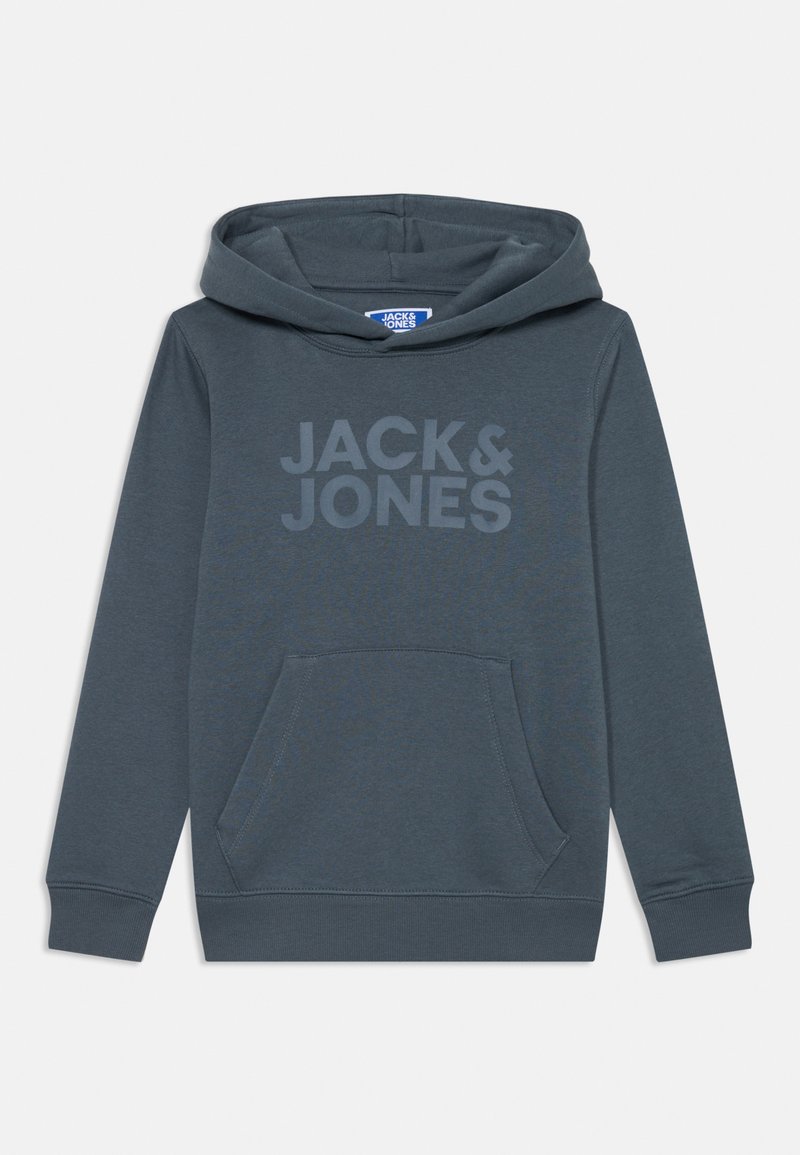 Haut à capuche gris en matériau doux, avec une poche avant, des manches à bords-côtes et le texte "JACK & JONES" affiché de manière bien visible sur la poitrine.
