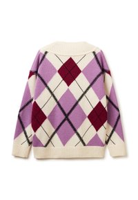 Sweter z dzianiny z szerokim żeberkowym kołnierzem, w diamentowy wzór w odcieniach purpury i burgundu, z czarnymi liniami na kremowym tle.