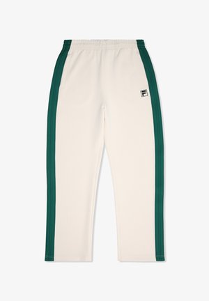 Pantalones de chándal blancos con rayas laterales en verde oscuro, cinturilla elástica y logo de Fila en el muslo izquierdo. Hechos de una tela suave y lisa.