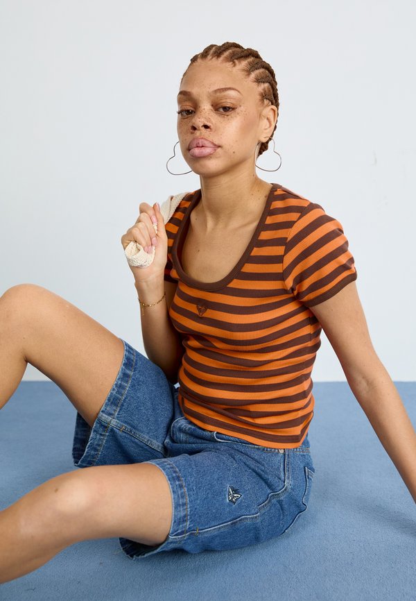 FLUTTER FLASH  - Denim shorts2