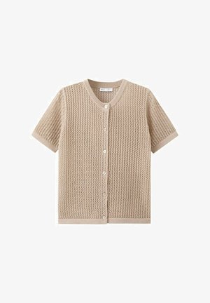 Beige gebreid vest met korte mouwen, een ronde halslijn en zes knopen aan de voorkant, met een gestructureerd opengebreid patroon.
