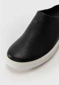 Thumbnail Image 6