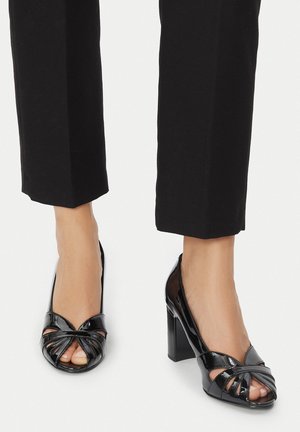 Čevlji z odprtimi prsti in visokimi petami - black