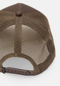 Brown baseball cap with a solid front panel and mesh back. Features a rounded shape, adjustable plastic strap, and a central button on top.