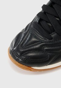 Thumbnail Image 6