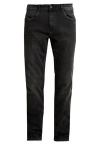 Jeans de denim negro con ajuste slim, caracterizados por un desvanecimiento sutil, cinco bolsillos y un cierre de botón y cremallera estándar.