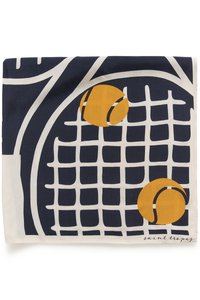 Jūras zilas un baltas rakstainas tekstilas, kas attēlo tenisa bumbiņas un režģa dizainu. Apdarinātas malas ar "saint tropez" etiķeti vienā no stūriem.