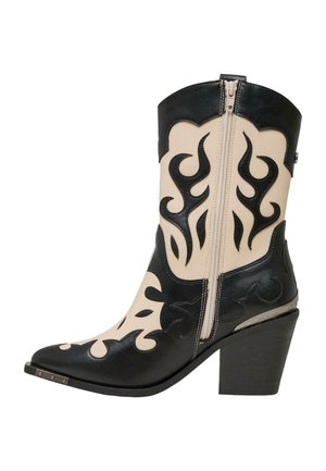 Botas camperas - black cream