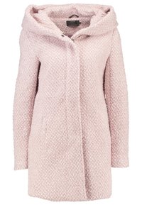 Lichtroze gestructureerde jas met een grote capuchon, knopen aan de voorkant en twee zijzakken. Zacht materiaal met een geweven patroon erdoorheen.