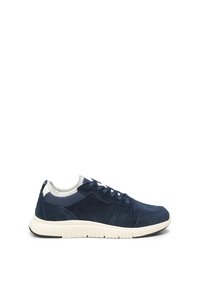 Baskets en suède bleu marine avec un bout rond, accents gris clair contrastants et semelle en caoutchouc blanc. Comprend des lacets et un panneau texturé.