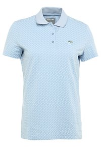 Ljusblå pikétröja med geometriskt mönster, korta ärmar och krage. Har en liten broderad logotyp på bröstet.