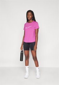 Nike Performance ONE TOP - Camiseta deportiva - hot fuchsia/beyond pink