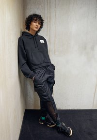 Não selecionado, black