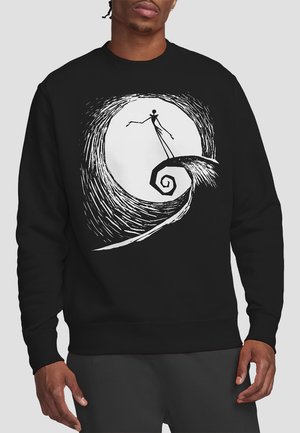 Schwarzes Sweatshirt mit einem weißen, stilisierten grafischen Motiv einer schlanken Figur, die auf einem spiralförmigen Hügel vor einem Vollmond-Hintergrund steht.