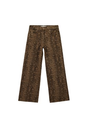 Ruskeat leveälahkeiset housut, joissa on teksturoitu käärmeennahkakuosi, normaali vyötärö ja etutaskut.