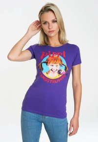 Purple cotton t-shirt featuring a graphic of a girl with red hair and braids, surrounded by the text "Pippi Langstrumpf" in red and yellow.