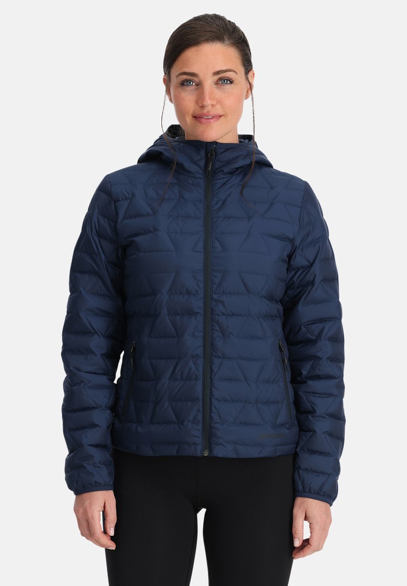 Marineblauwe geïsoleerde jas met een capuchon, voorzien van een gequilt patroon, ritszakken aan de zijkanten en elastische manchetten voor een snug fit.