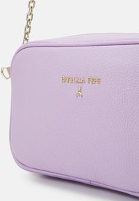 Patrizia Pepe HANDBAG - Bandolera - lilac bloom