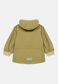 Παιδικό μπουφάν σε ελιά πράσινο με κουκούλα, μπεζ ριμπ μανσέτες και ετικέτα "Mini A Ture Copenhagen" στο πίσω στρίφωμα.