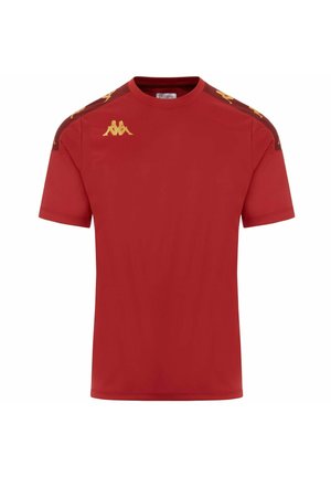 T-shirt rossa a maniche corte realizzata in tessuto morbido. Presenta dettagli dorati e il logo Kappa sul petto e sulle spalle, con un contrasto sui dettagli delle spalle.