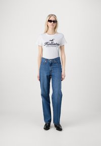 Hollister Co. TECH CORE - Tričko s potlačou - bright white