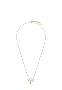 Zarte Halskette aus Roségold mit einem lotusförmigen Silberanhänger, der mit klaren Steinen und einem einzelnen orangen Tropfengewicht geschmückt ist.