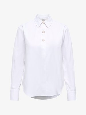 Biała koszula na długi rękaw z zapięciem na guziki, zaostrzonym kołnierzem i trzema dekoracyjnymi, geometrycznymi guzikami na przedniej listwie.