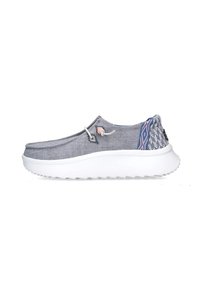 Scarpa grigia slip-on con tomaia in tessuto testurizzato, suola in gomma bianca e dettagli colorati a motivo sul tallone e sui lati.