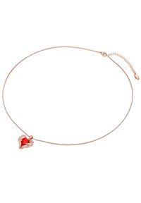 Collana in oro rosa con catena delicata, caratterizzata da un pendente a forma di cuore rosso decorato con piccoli cristalli e dettaglio della chiusura regolabile.