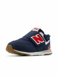 Zapatillas deportivas de color azul marino con un upper sintético suave, acentos rojos, correa de velcro, suela blanca y suela de goma para agarre.