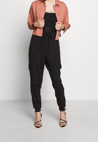 Topshop Petite Chaqueta vaquera - pink