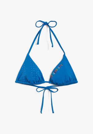 Blaue Dreiecks-Bikinioberteile mit verstellbaren Nacken- und Rückenschnüren, die farbenfrohe Strassakzente und ein gerafftes Band aufweisen. Glatte Stofftextur.