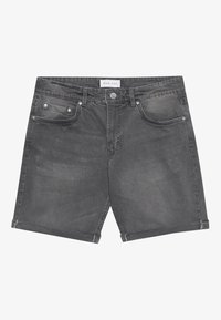 Shorts en denim gris à coupe droite, dotés de cinq poches, d'une fermeture à bouton et de bas légèrement retroussés. Texture lisse et finition délavée.