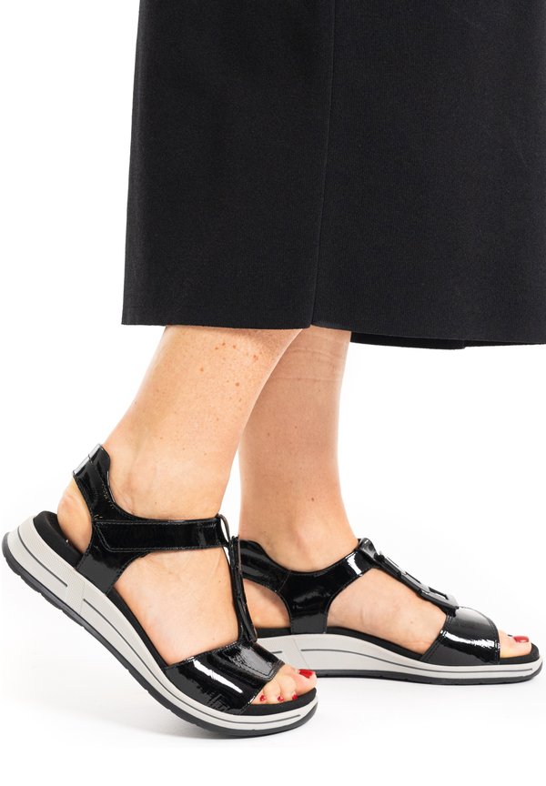 OSAKA - Keilsandalette