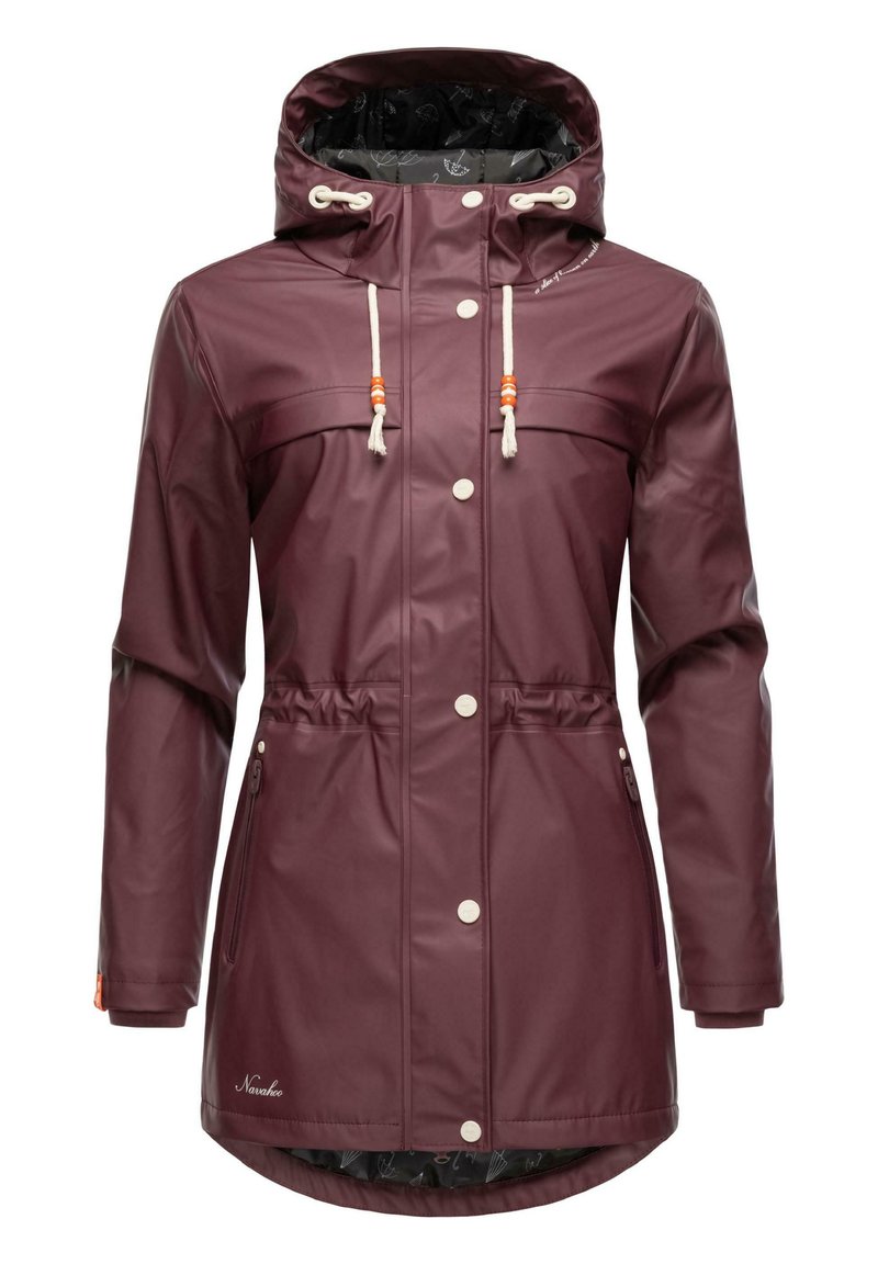 Bordeauxfarbener wasserdichter Parka mit Kapuze, elastischen Zugbändern, mit Reißverschlüssen versehenen Fronttaschen, Druckknöpfen und einem leicht längeren Rückensaum.