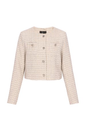 Beżowa i biała krótka kurtka z tweedu z długimi rękawami, okrągłym dekoltem oraz sześcioma ozdobnymi srebrnymi guzikami z przodu i na kieszeniach na piersi.