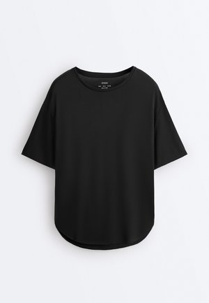 T-shirt noir à manches courtes avec encolure ronde et ourlet légèrement arrondi, présenté à plat sur un fond blanc.