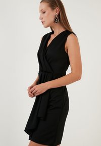 LELA REGULAR FIT - Juhlamekko - black