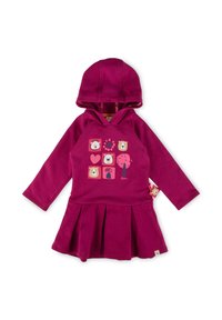 Fuchsia Kapuzenkleid aus weichem Stoff mit einem plissierten Rock. Es hat Tiergrafiken und einen Baum. Enthält ein Etikett mit einem Bärencharakter.