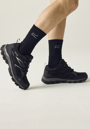 Regatta REGATTA HOLCOMBE III LOW WATERPROOF WALKING SHOES WALKING SHOES - Zapatillas para caminar - black